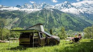 Camper en la montaña